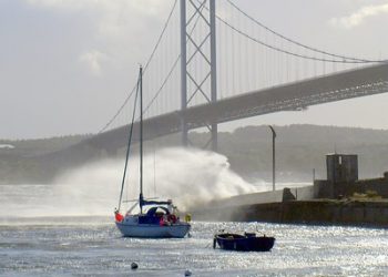 Raging-Storm-by-B4bees-CC-BY-2.0