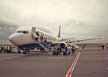 Mieszkańcy Edynburga i Glasgow nie mogą legalnie wylecieć za granicę. Zamieszanie wokół nowego prawa