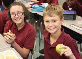 Nicola Sturgeon obiecuje: „Darmowe śniadania i obiady dla wszystkich dzieci Szkocji!”