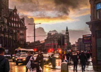 Szkocja: nowe zmiany w lockdownie. Będzie zakaz spotkań w Boże Narodzenie?