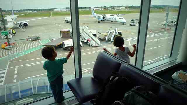 Podróże ze Szkocji do Polski utrudnione. Sturgeon: „Rozważamy lockdown dla całego kraju”