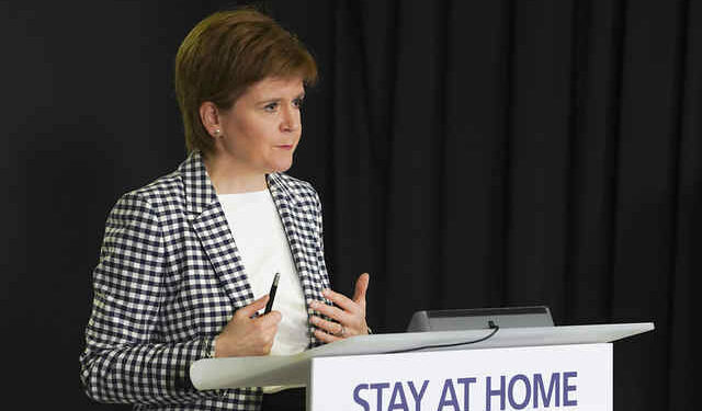 Szkocja: konferencja Nicoli Sturgeon. Ogłoszono powrót do szkół