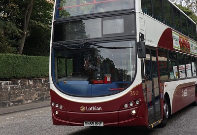 Edynburg: kierowca autobusu zaatakowany przez agresywnego 15-latka