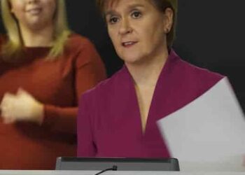 Szkocja: nowe informacje w kwestii lockdownu, uczniowie szkół średnich wracają do szkół