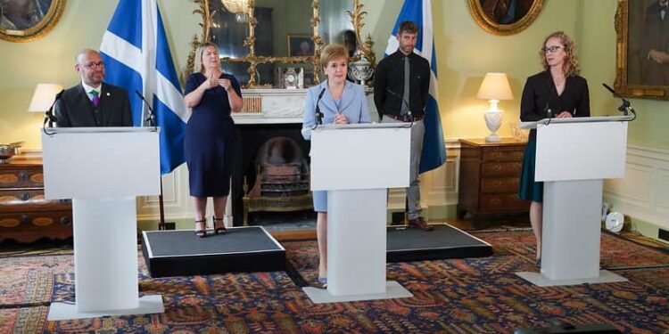 Szkocja: protesty po przyjęciu ustawy o paszportach szczepionkowych. „Rząd przeciw obywatelom”