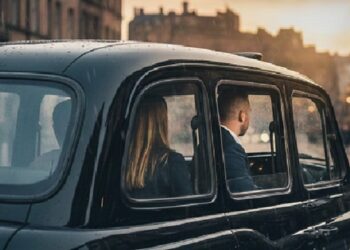 Polak z Edynburga otwiera pierwszą taką taksówkę. To nie jest zwykły kurs!